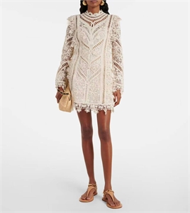 {{productViewItem.photos[photoViewList.activeNavIndex].Alt || productViewItem.photos[photoViewList.activeNavIndex].Description || 'Платье ZIMMERMANN'}}