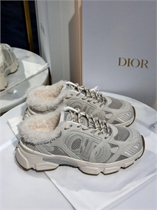 {{productViewItem.photos[photoViewList.activeNavIndex].Alt || productViewItem.photos[photoViewList.activeNavIndex].Description || 'Кроссовки DIOR'}}