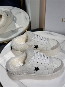 {{productViewItem.photos[photoViewList.activeNavIndex].Alt || productViewItem.photos[photoViewList.activeNavIndex].Description || 'Кроссовки DIOR'}}