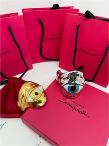 {{productViewItem.photos[photoViewList.activeNavIndex].Alt || productViewItem.photos[photoViewList.activeNavIndex].Description || 'Браслет Schiaparelli'}}