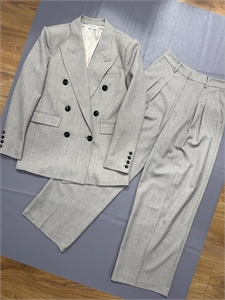 {{productViewItem.photos[photoViewList.activeNavIndex].Alt || productViewItem.photos[photoViewList.activeNavIndex].Description || 'Костюм YSL'}}