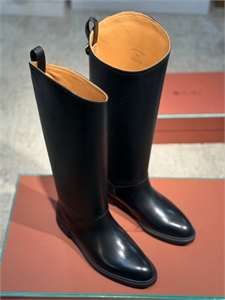 {{productViewItem.photos[photoViewList.activeNavIndex].Alt || productViewItem.photos[photoViewList.activeNavIndex].Description || 'Сапоги  LORO PIANA'}}