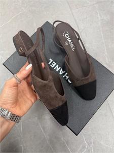 {{productViewItem.photos[photoViewList.activeNavIndex].Alt || productViewItem.photos[photoViewList.activeNavIndex].Description || 'Туфли CHANEL'}}