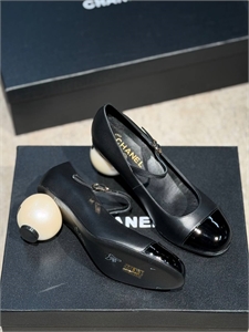 {{productViewItem.photos[photoViewList.activeNavIndex].Alt || productViewItem.photos[photoViewList.activeNavIndex].Description || 'Туфли CHANEL'}}