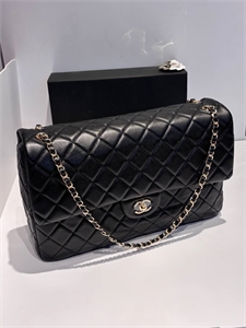 {{productViewItem.photos[photoViewList.activeNavIndex].Alt || productViewItem.photos[photoViewList.activeNavIndex].Description || 'Сумка CHANEL'}}