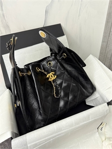 {{productViewItem.photos[photoViewList.activeNavIndex].Alt || productViewItem.photos[photoViewList.activeNavIndex].Description || 'Сумка CHANEL'}}