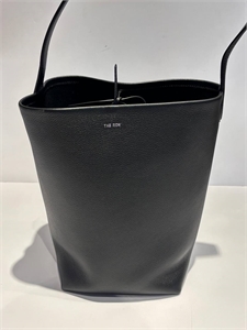 {{productViewItem.photos[photoViewList.activeNavIndex].Alt || productViewItem.photos[photoViewList.activeNavIndex].Description || 'Сумка THE ROW'}}