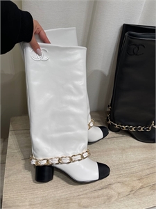 {{productViewItem.photos[photoViewList.activeNavIndex].Alt || productViewItem.photos[photoViewList.activeNavIndex].Description || 'Сапоги CHANEL'}}