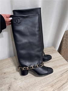 {{productViewItem.photos[photoViewList.activeNavIndex].Alt || productViewItem.photos[photoViewList.activeNavIndex].Description || 'Сапоги CHANEL'}}