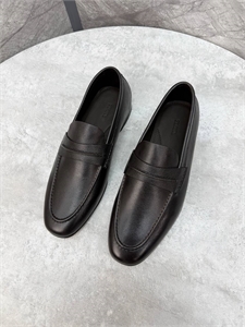 {{productViewItem.photos[photoViewList.activeNavIndex].Alt || productViewItem.photos[photoViewList.activeNavIndex].Description || 'Туфли ZEGNA'}}