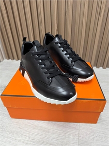 {{productViewItem.photos[photoViewList.activeNavIndex].Alt || productViewItem.photos[photoViewList.activeNavIndex].Description || 'Кроссовки HERMES'}}