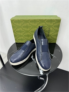 {{productViewItem.photos[photoViewList.activeNavIndex].Alt || productViewItem.photos[photoViewList.activeNavIndex].Description || 'Слипоны GUCCI из кожи крокодила'}}