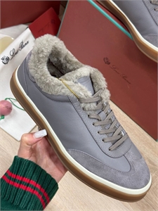 {{productViewItem.photos[photoViewList.activeNavIndex].Alt || productViewItem.photos[photoViewList.activeNavIndex].Description || 'Кеды на меху LP'}}