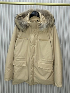 {{productViewItem.photos[photoViewList.activeNavIndex].Alt || productViewItem.photos[photoViewList.activeNavIndex].Description || 'Куртка  пуховик KITON'}}