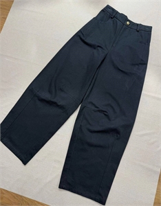 {{productViewItem.photos[photoViewList.activeNavIndex].Alt || productViewItem.photos[photoViewList.activeNavIndex].Description || 'Брюки CHANEL'}}