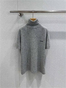 {{productViewItem.photos[photoViewList.activeNavIndex].Alt || productViewItem.photos[photoViewList.activeNavIndex].Description || 'Кофта MIU MIU'}}