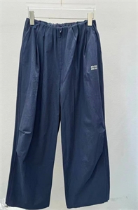 {{productViewItem.photos[photoViewList.activeNavIndex].Alt || productViewItem.photos[photoViewList.activeNavIndex].Description || 'Штаны MIU MIU'}}