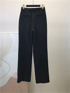 {{productViewItem.photos[photoViewList.activeNavIndex].Alt || productViewItem.photos[photoViewList.activeNavIndex].Description || 'Брюки Schiaparelli'}}