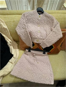 Костюм LOUIS VUITTON 168459