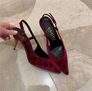 {{productViewItem.photos[photoViewList.activeNavIndex].Alt || productViewItem.photos[photoViewList.activeNavIndex].Description || 'Туфли GUCCI'}}