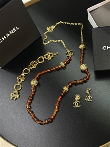 {{productViewItem.photos[photoViewList.activeNavIndex].Alt || productViewItem.photos[photoViewList.activeNavIndex].Description || 'Бусы CHANEL'}}