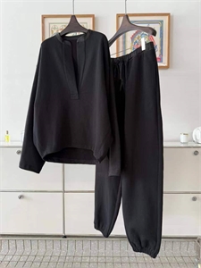 {{productViewItem.photos[photoViewList.activeNavIndex].Alt || productViewItem.photos[photoViewList.activeNavIndex].Description || 'Костюм'}}