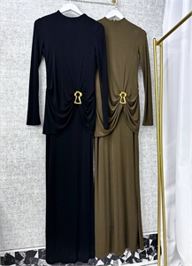 {{productViewItem.photos[photoViewList.activeNavIndex].Alt || productViewItem.photos[photoViewList.activeNavIndex].Description || 'Платье Schiaparelli'}}