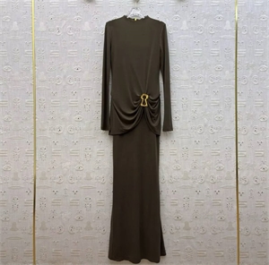 {{productViewItem.photos[photoViewList.activeNavIndex].Alt || productViewItem.photos[photoViewList.activeNavIndex].Description || 'Платье Schiaparelli'}}