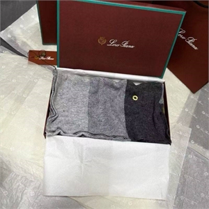 {{productViewItem.photos[photoViewList.activeNavIndex].Alt || productViewItem.photos[photoViewList.activeNavIndex].Description || 'Шарф LORO PIANA'}}