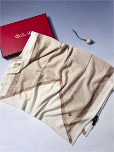 {{productViewItem.photos[photoViewList.activeNavIndex].Alt || productViewItem.photos[photoViewList.activeNavIndex].Description || 'Шарф LORO PIANA 100 % Кашемир'}}