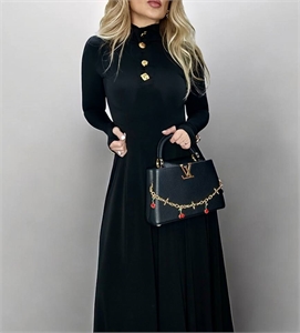 {{productViewItem.photos[photoViewList.activeNavIndex].Alt || productViewItem.photos[photoViewList.activeNavIndex].Description || 'Платье Schiaparelli'}}