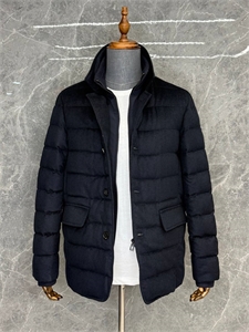 {{productViewItem.photos[photoViewList.activeNavIndex].Alt || productViewItem.photos[photoViewList.activeNavIndex].Description || 'Куртка  LP'}}