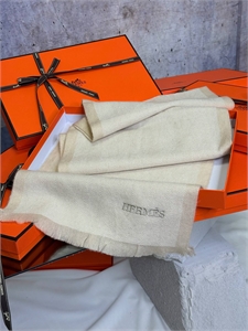 {{productViewItem.photos[photoViewList.activeNavIndex].Alt || productViewItem.photos[photoViewList.activeNavIndex].Description || 'Шарф HERMES'}}