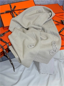 {{productViewItem.photos[photoViewList.activeNavIndex].Alt || productViewItem.photos[photoViewList.activeNavIndex].Description || 'Шарф HERMES'}}