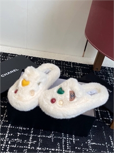 {{productViewItem.photos[photoViewList.activeNavIndex].Alt || productViewItem.photos[photoViewList.activeNavIndex].Description || 'Тапочки CHANEL'}}