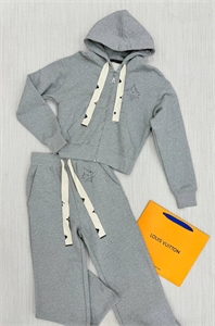 {{productViewItem.photos[photoViewList.activeNavIndex].Alt || productViewItem.photos[photoViewList.activeNavIndex].Description || 'Костюм LOUIS VUITTON'}}