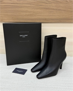 {{productViewItem.photos[photoViewList.activeNavIndex].Alt || productViewItem.photos[photoViewList.activeNavIndex].Description || 'Ботильоны YSL'}}