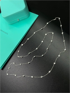 {{productViewItem.photos[photoViewList.activeNavIndex].Alt || productViewItem.photos[photoViewList.activeNavIndex].Description || 'Нить Tiffany&amp;Co 33 бриллианта'}}