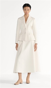 {{productViewItem.photos[photoViewList.activeNavIndex].Alt || productViewItem.photos[photoViewList.activeNavIndex].Description || 'Костюм DIOR'}}