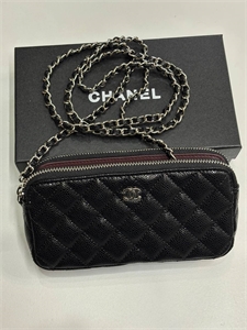 {{productViewItem.photos[photoViewList.activeNavIndex].Alt || productViewItem.photos[photoViewList.activeNavIndex].Description || 'Сумка CHANEL'}}