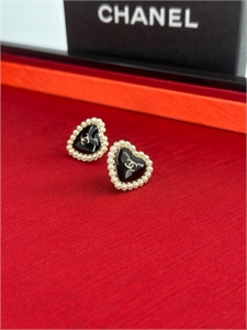 {{productViewItem.photos[photoViewList.activeNavIndex].Alt || productViewItem.photos[photoViewList.activeNavIndex].Description || 'Серьги CHANEL'}}