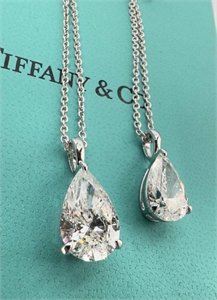 {{productViewItem.photos[photoViewList.activeNavIndex].Alt || productViewItem.photos[photoViewList.activeNavIndex].Description || 'Кулон Tiffany&amp;Co 2 ct Золото 750 п'}}