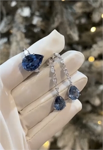 {{productViewItem.photos[photoViewList.activeNavIndex].Alt || productViewItem.photos[photoViewList.activeNavIndex].Description || 'Серьги GRAFF Капля'}}