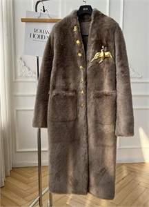 {{productViewItem.photos[photoViewList.activeNavIndex].Alt || productViewItem.photos[photoViewList.activeNavIndex].Description || 'Шуба Schiaparelli'}}