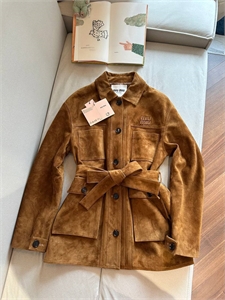 {{productViewItem.photos[photoViewList.activeNavIndex].Alt || productViewItem.photos[photoViewList.activeNavIndex].Description || 'Куртка MIU MIU'}}