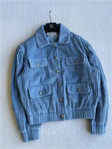 {{productViewItem.photos[photoViewList.activeNavIndex].Alt || productViewItem.photos[photoViewList.activeNavIndex].Description || 'Куртка CHANEL'}}