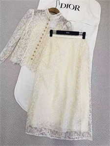 {{productViewItem.photos[photoViewList.activeNavIndex].Alt || productViewItem.photos[photoViewList.activeNavIndex].Description || 'Костюм DIOR'}}