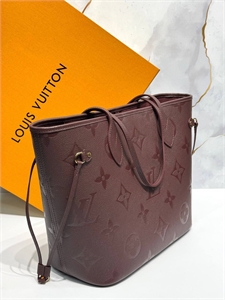 {{productViewItem.photos[photoViewList.activeNavIndex].Alt || productViewItem.photos[photoViewList.activeNavIndex].Description || 'Сумка LOUIS VUITTON'}}
