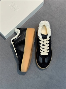 {{productViewItem.photos[photoViewList.activeNavIndex].Alt || productViewItem.photos[photoViewList.activeNavIndex].Description || 'Кроссовки MAISON MARGIELA'}}