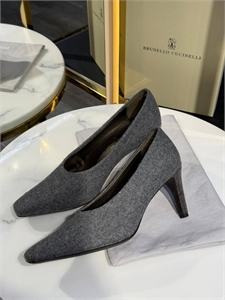 {{productViewItem.photos[photoViewList.activeNavIndex].Alt || productViewItem.photos[photoViewList.activeNavIndex].Description || 'Туфли BRUNELLO CUCINELLI'}}